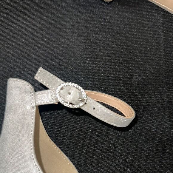 NIB Maripe Crystal Silver Heels with Ankle Strap and Block Heel Size 9 - Picture 7 of 14